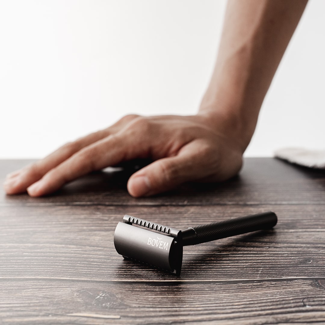 Align Razor Matte On Table